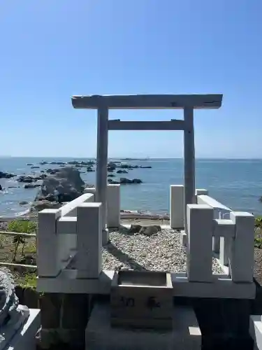 森戸大明神（森戸神社）の{uncategorized: "未分類", other: "その他", undefined: "問題あり", building: "その他建物", grave: "お墓", sacred_gate: "鳥居", guardian: "狛犬", statue: "像", buddha: "仏像", history: "歴史", nature: "自然", garden: "庭園", animal: "動物", pagoda: "塔", temizu: "手水舎", mountain_gate: "山門・神門", sanctuary: "本殿・本堂", subordinate: "末社・摂社", art: "芸術", scenery: "景色", jizo: "地蔵", ema: "絵馬", goshuin: "御朱印", omikuji: "おみくじ", items: "授与品その他", amulet: "お守り", goshuincho: "御朱印帳", eats: "食事", festival: "お祭り", votive_dance: "神楽", shichigosan: "七五三参", wedding: "結婚式", experience: "体験その他", initially: "初詣", around: "周辺", anti_infection: "感染症対策"}