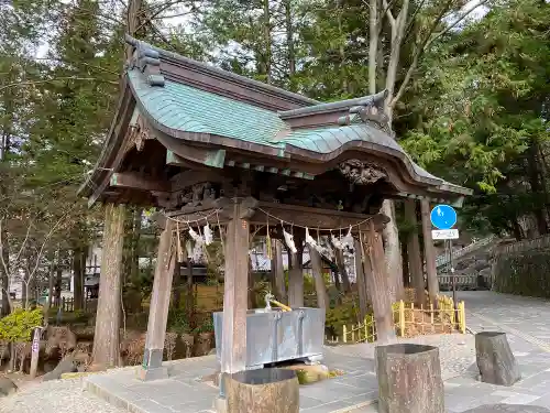 諏訪大社下社秋宮の手水舎