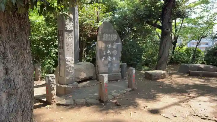 品川神社の{uncategorized: "未分類", other: "その他", undefined: "問題あり", building: "その他建物", grave: "お墓", sacred_gate: "鳥居", guardian: "狛犬", statue: "像", buddha: "仏像", history: "歴史", nature: "自然", garden: "庭園", animal: "動物", pagoda: "塔", temizu: "手水舎", mountain_gate: "山門・神門", sanctuary: "本殿・本堂", subordinate: "末社・摂社", art: "芸術", scenery: "景色", jizo: "地蔵", ema: "絵馬", goshuin: "御朱印", omikuji: "おみくじ", items: "授与品その他", amulet: "お守り", goshuincho: "御朱印帳", eats: "食事", festival: "お祭り", votive_dance: "神楽", shichigosan: "七五三参", wedding: "結婚式", experience: "体験その他", initially: "初詣", around: "周辺", anti_infection: "感染症対策"}