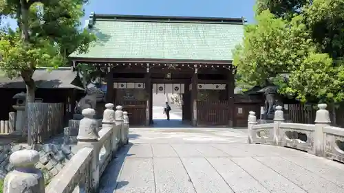 石清尾八幡宮の山門