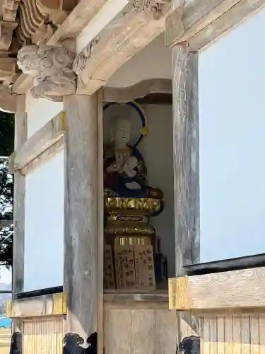 禅燈寺の{uncategorized: "未分類", other: "その他", undefined: "問題あり", building: "その他建物", grave: "お墓", sacred_gate: "鳥居", guardian: "狛犬", statue: "像", buddha: "仏像", history: "歴史", nature: "自然", garden: "庭園", animal: "動物", pagoda: "塔", temizu: "手水舎", mountain_gate: "山門・神門", sanctuary: "本殿・本堂", subordinate: "末社・摂社", art: "芸術", scenery: "景色", jizo: "地蔵", ema: "絵馬", goshuin: "御朱印", omikuji: "おみくじ", items: "授与品その他", amulet: "お守り", goshuincho: "御朱印帳", eats: "食事", festival: "お祭り", votive_dance: "神楽", shichigosan: "七五三参", wedding: "結婚式", experience: "体験その他", initially: "初詣", around: "周辺", anti_infection: "感染症対策"}