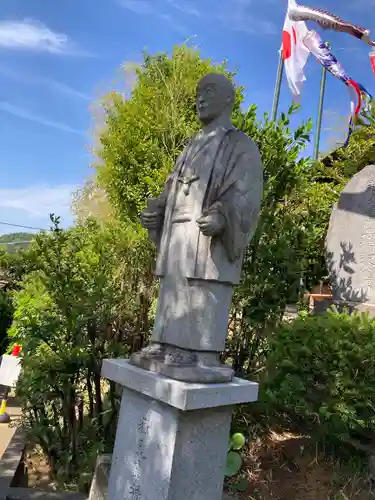 横浜御嶽神社の像