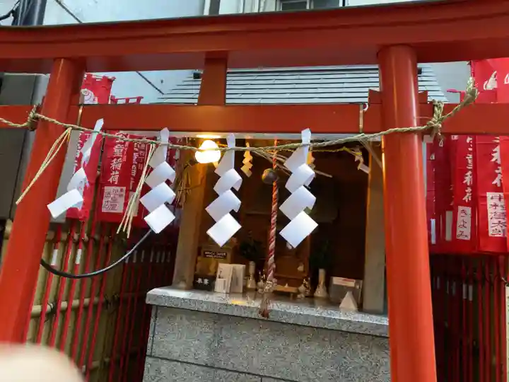 宝童稲荷神社の鳥居