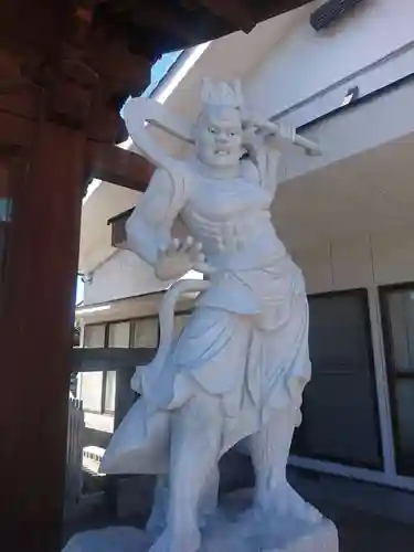 退魔寺(厄除茂呂不動尊)の像