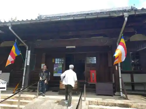 無量寿寺の{uncategorized: "未分類", other: "その他", undefined: "問題あり", building: "その他建物", grave: "お墓", sacred_gate: "鳥居", guardian: "狛犬", statue: "像", buddha: "仏像", history: "歴史", nature: "自然", garden: "庭園", animal: "動物", pagoda: "塔", temizu: "手水舎", mountain_gate: "山門・神門", sanctuary: "本殿・本堂", subordinate: "末社・摂社", art: "芸術", scenery: "景色", jizo: "地蔵", ema: "絵馬", goshuin: "御朱印", omikuji: "おみくじ", items: "授与品その他", amulet: "お守り", goshuincho: "御朱印帳", eats: "食事", festival: "お祭り", votive_dance: "神楽", shichigosan: "七五三参", wedding: "結婚式", experience: "体験その他", initially: "初詣", around: "周辺", anti_infection: "感染症対策"}