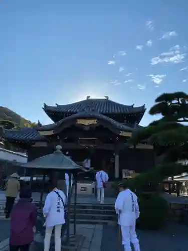 郷照寺の本殿