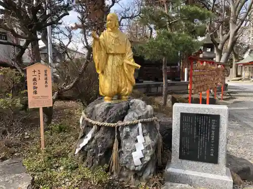 深志神社の像