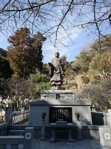 妙本寺の{uncategorized: "未分類", other: "その他", undefined: "問題あり", building: "その他建物", grave: "お墓", sacred_gate: "鳥居", guardian: "狛犬", statue: "像", buddha: "仏像", history: "歴史", nature: "自然", garden: "庭園", animal: "動物", pagoda: "塔", temizu: "手水舎", mountain_gate: "山門・神門", sanctuary: "本殿・本堂", subordinate: "末社・摂社", art: "芸術", scenery: "景色", jizo: "地蔵", ema: "絵馬", goshuin: "御朱印", omikuji: "おみくじ", items: "授与品その他", amulet: "お守り", goshuincho: "御朱印帳", eats: "食事", festival: "お祭り", votive_dance: "神楽", shichigosan: "七五三参", wedding: "結婚式", experience: "体験その他", initially: "初詣", around: "周辺", anti_infection: "感染症対策"}