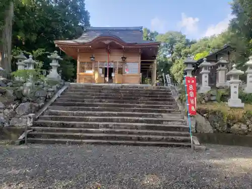 岡神社の本殿・本堂