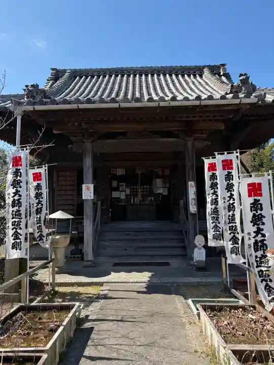 洞雲寺の{uncategorized: "未分類", other: "その他", undefined: "問題あり", building: "その他建物", grave: "お墓", sacred_gate: "鳥居", guardian: "狛犬", statue: "像", buddha: "仏像", history: "歴史", nature: "自然", garden: "庭園", animal: "動物", pagoda: "塔", temizu: "手水舎", mountain_gate: "山門・神門", sanctuary: "本殿・本堂", subordinate: "末社・摂社", art: "芸術", scenery: "景色", jizo: "地蔵", ema: "絵馬", goshuin: "御朱印", omikuji: "おみくじ", items: "授与品その他", amulet: "お守り", goshuincho: "御朱印帳", eats: "食事", festival: "お祭り", votive_dance: "神楽", shichigosan: "七五三参", wedding: "結婚式", experience: "体験その他", initially: "初詣", around: "周辺", anti_infection: "感染症対策"}