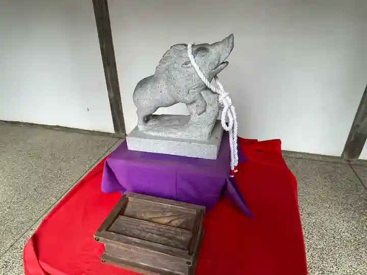 馬見岡綿向神社の{uncategorized: "未分類", other: "その他", undefined: "問題あり", building: "その他建物", grave: "お墓", sacred_gate: "鳥居", guardian: "狛犬", statue: "像", buddha: "仏像", history: "歴史", nature: "自然", garden: "庭園", animal: "動物", pagoda: "塔", temizu: "手水舎", mountain_gate: "山門・神門", sanctuary: "本殿・本堂", subordinate: "末社・摂社", art: "芸術", scenery: "景色", jizo: "地蔵", ema: "絵馬", goshuin: "御朱印", omikuji: "おみくじ", items: "授与品その他", amulet: "お守り", goshuincho: "御朱印帳", eats: "食事", festival: "お祭り", votive_dance: "神楽", shichigosan: "七五三参", wedding: "結婚式", experience: "体験その他", initially: "初詣", around: "周辺", anti_infection: "感染症対策"}