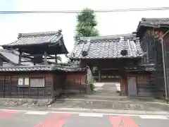 春林寺の山門