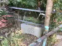 神明社の手水舎