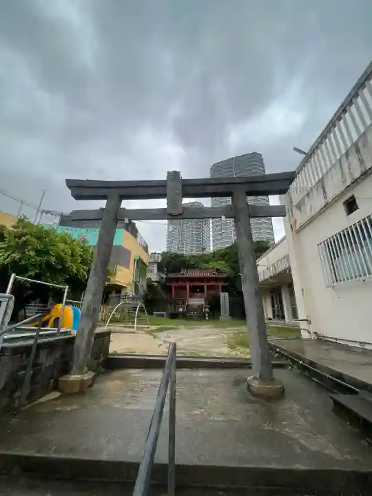 安里八幡宮の{uncategorized: "未分類", other: "その他", undefined: "問題あり", building: "その他建物", grave: "お墓", sacred_gate: "鳥居", guardian: "狛犬", statue: "像", buddha: "仏像", history: "歴史", nature: "自然", garden: "庭園", animal: "動物", pagoda: "塔", temizu: "手水舎", mountain_gate: "山門・神門", sanctuary: "本殿・本堂", subordinate: "末社・摂社", art: "芸術", scenery: "景色", jizo: "地蔵", ema: "絵馬", goshuin: "御朱印", omikuji: "おみくじ", items: "授与品その他", amulet: "お守り", goshuincho: "御朱印帳", eats: "食事", festival: "お祭り", votive_dance: "神楽", shichigosan: "七五三参", wedding: "結婚式", experience: "体験その他", initially: "初詣", around: "周辺", anti_infection: "感染症対策"}