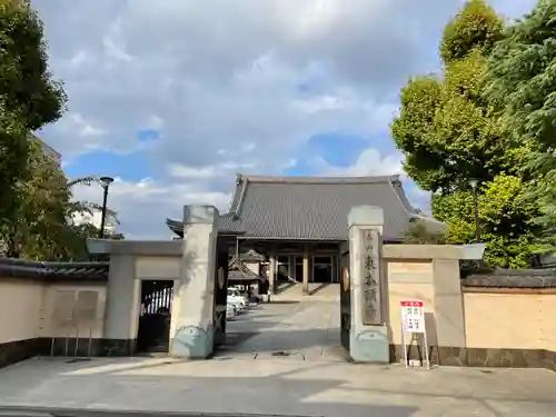 東本願寺の山門