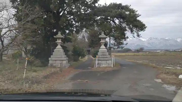 知内 日吉神社の{uncategorized: "未分類", other: "その他", undefined: "問題あり", building: "その他建物", grave: "お墓", sacred_gate: "鳥居", guardian: "狛犬", statue: "像", buddha: "仏像", history: "歴史", nature: "自然", garden: "庭園", animal: "動物", pagoda: "塔", temizu: "手水舎", mountain_gate: "山門・神門", sanctuary: "本殿・本堂", subordinate: "末社・摂社", art: "芸術", scenery: "景色", jizo: "地蔵", ema: "絵馬", goshuin: "御朱印", omikuji: "おみくじ", items: "授与品その他", amulet: "お守り", goshuincho: "御朱印帳", eats: "食事", festival: "お祭り", votive_dance: "神楽", shichigosan: "七五三参", wedding: "結婚式", experience: "体験その他", initially: "初詣", around: "周辺", anti_infection: "感染症対策"}