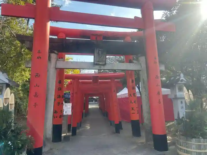 一葉稲荷神社の{uncategorized: "未分類", other: "その他", undefined: "問題あり", building: "その他建物", grave: "お墓", sacred_gate: "鳥居", guardian: "狛犬", statue: "像", buddha: "仏像", history: "歴史", nature: "自然", garden: "庭園", animal: "動物", pagoda: "塔", temizu: "手水舎", mountain_gate: "山門・神門", sanctuary: "本殿・本堂", subordinate: "末社・摂社", art: "芸術", scenery: "景色", jizo: "地蔵", ema: "絵馬", goshuin: "御朱印", omikuji: "おみくじ", items: "授与品その他", amulet: "お守り", goshuincho: "御朱印帳", eats: "食事", festival: "お祭り", votive_dance: "神楽", shichigosan: "七五三参", wedding: "結婚式", experience: "体験その他", initially: "初詣", around: "周辺", anti_infection: "感染症対策"}