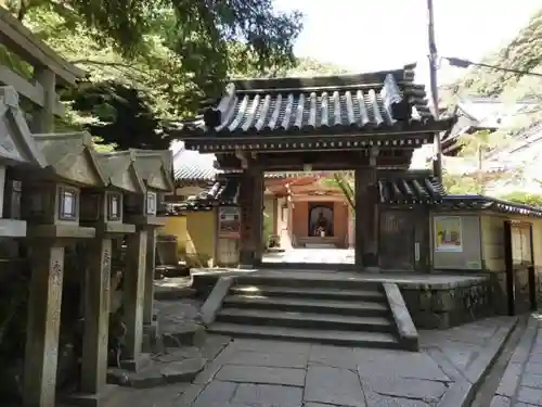 朝護孫子寺の山門