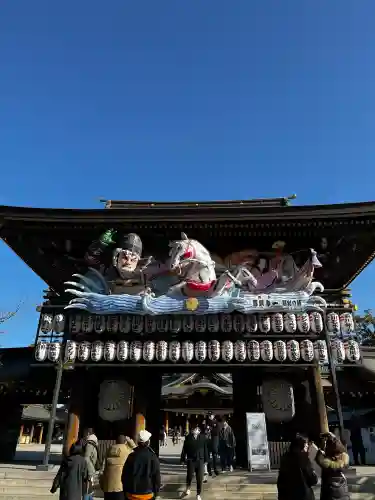 寒川神社の{uncategorized: "未分類", other: "その他", undefined: "問題あり", building: "その他建物", grave: "お墓", sacred_gate: "鳥居", guardian: "狛犬", statue: "像", buddha: "仏像", history: "歴史", nature: "自然", garden: "庭園", animal: "動物", pagoda: "塔", temizu: "手水舎", mountain_gate: "山門・神門", sanctuary: "本殿・本堂", subordinate: "末社・摂社", art: "芸術", scenery: "景色", jizo: "地蔵", ema: "絵馬", goshuin: "御朱印", omikuji: "おみくじ", items: "授与品その他", amulet: "お守り", goshuincho: "御朱印帳", eats: "食事", festival: "お祭り", votive_dance: "神楽", shichigosan: "七五三参", wedding: "結婚式", experience: "体験その他", initially: "初詣", around: "周辺", anti_infection: "感染症対策"}