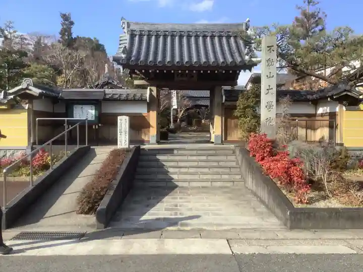 大学院の山門・神門