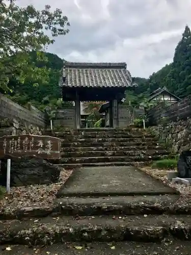 龍岳院の山門