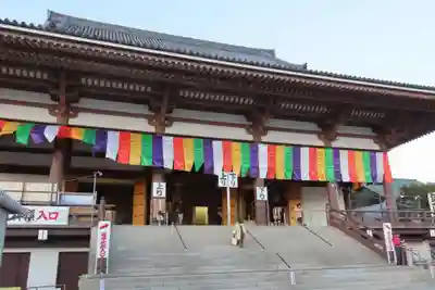 西新井大師総持寺の本殿・本堂