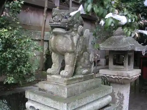 八神社の狛犬