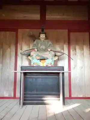 出羽神社(出羽三山神社)~三神合祭殿~の像