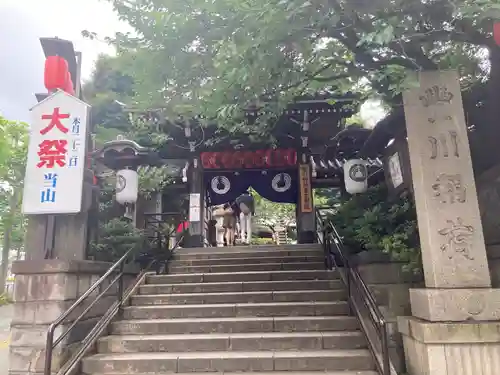 豊川稲荷東京別院の山門・神門