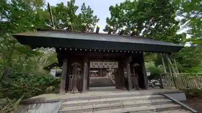本輪西八幡神社の山門・神門