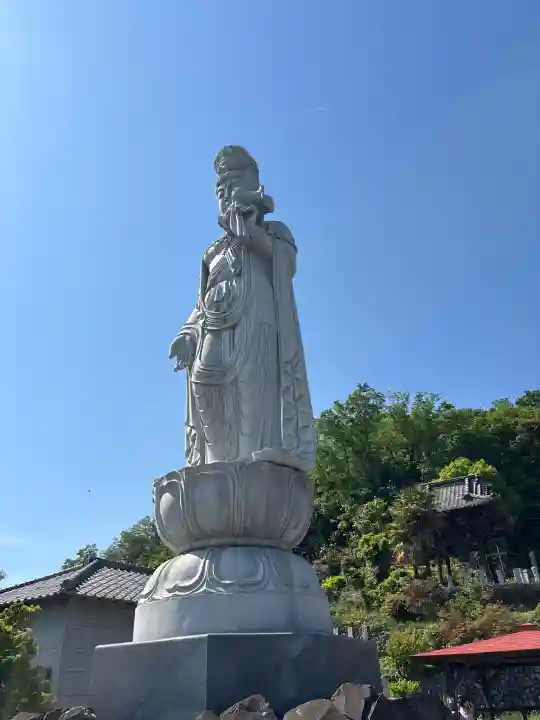 埼玉厄除け開運大師・龍泉寺(切り絵御朱印発祥の寺)の{uncategorized: "未分類", other: "その他", undefined: "問題あり", building: "その他建物", grave: "お墓", sacred_gate: "鳥居", guardian: "狛犬", statue: "像", buddha: "仏像", history: "歴史", nature: "自然", garden: "庭園", animal: "動物", pagoda: "塔", temizu: "手水舎", mountain_gate: "山門・神門", sanctuary: "本殿・本堂", subordinate: "末社・摂社", art: "芸術", scenery: "景色", jizo: "地蔵", ema: "絵馬", goshuin: "御朱印", omikuji: "おみくじ", items: "授与品その他", amulet: "お守り", goshuincho: "御朱印帳", eats: "食事", festival: "お祭り", votive_dance: "神楽", shichigosan: "七五三参", wedding: "結婚式", experience: "体験その他", initially: "初詣", around: "周辺", anti_infection: "感染症対策"}