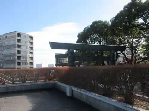 伊勢山皇大神宮の鳥居