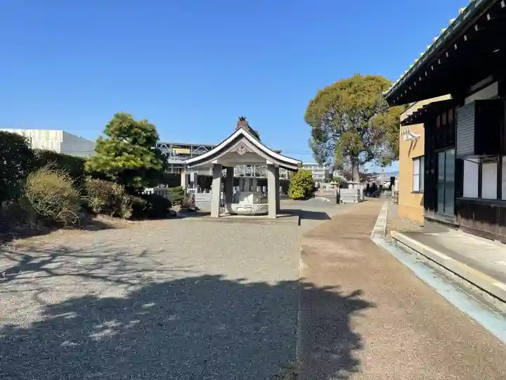 蓮光寺の{uncategorized: "未分類", other: "その他", undefined: "問題あり", building: "その他建物", grave: "お墓", sacred_gate: "鳥居", guardian: "狛犬", statue: "像", buddha: "仏像", history: "歴史", nature: "自然", garden: "庭園", animal: "動物", pagoda: "塔", temizu: "手水舎", mountain_gate: "山門・神門", sanctuary: "本殿・本堂", subordinate: "末社・摂社", art: "芸術", scenery: "景色", jizo: "地蔵", ema: "絵馬", goshuin: "御朱印", omikuji: "おみくじ", items: "授与品その他", amulet: "お守り", goshuincho: "御朱印帳", eats: "食事", festival: "お祭り", votive_dance: "神楽", shichigosan: "七五三参", wedding: "結婚式", experience: "体験その他", initially: "初詣", around: "周辺", anti_infection: "感染症対策"}