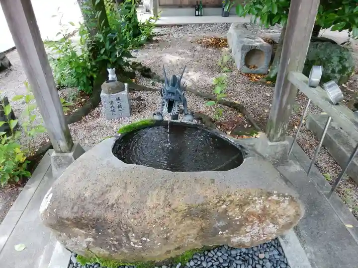 万九千社の手水舎