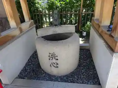 鶴見神社の手水舎