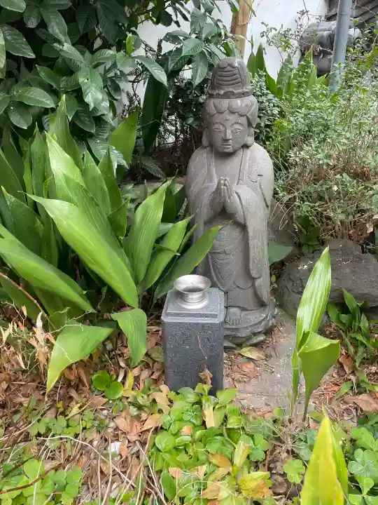 上聖寺の{uncategorized: "未分類", other: "その他", undefined: "問題あり", building: "その他建物", grave: "お墓", sacred_gate: "鳥居", guardian: "狛犬", statue: "像", buddha: "仏像", history: "歴史", nature: "自然", garden: "庭園", animal: "動物", pagoda: "塔", temizu: "手水舎", mountain_gate: "山門・神門", sanctuary: "本殿・本堂", subordinate: "末社・摂社", art: "芸術", scenery: "景色", jizo: "地蔵", ema: "絵馬", goshuin: "御朱印", omikuji: "おみくじ", items: "授与品その他", amulet: "お守り", goshuincho: "御朱印帳", eats: "食事", festival: "お祭り", votive_dance: "神楽", shichigosan: "七五三参", wedding: "結婚式", experience: "体験その他", initially: "初詣", around: "周辺", anti_infection: "感染症対策"}