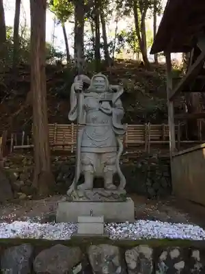 御髪神社の像