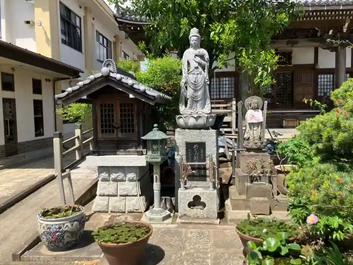 知行院の{uncategorized: "未分類", other: "その他", undefined: "問題あり", building: "その他建物", grave: "お墓", sacred_gate: "鳥居", guardian: "狛犬", statue: "像", buddha: "仏像", history: "歴史", nature: "自然", garden: "庭園", animal: "動物", pagoda: "塔", temizu: "手水舎", mountain_gate: "山門・神門", sanctuary: "本殿・本堂", subordinate: "末社・摂社", art: "芸術", scenery: "景色", jizo: "地蔵", ema: "絵馬", goshuin: "御朱印", omikuji: "おみくじ", items: "授与品その他", amulet: "お守り", goshuincho: "御朱印帳", eats: "食事", festival: "お祭り", votive_dance: "神楽", shichigosan: "七五三参", wedding: "結婚式", experience: "体験その他", initially: "初詣", around: "周辺", anti_infection: "感染症対策"}