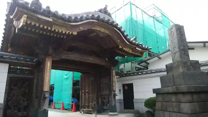 日蓮宗東耀山圓大院の山門・神門