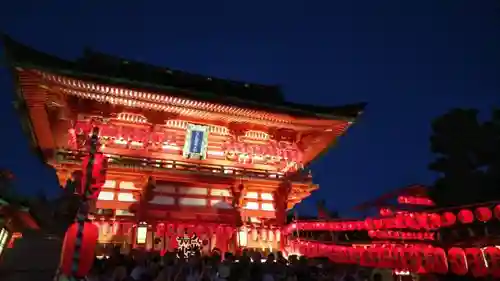 伏見稲荷大社の山門・神門