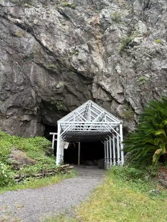 御厨人窟・神明窟(高知県)