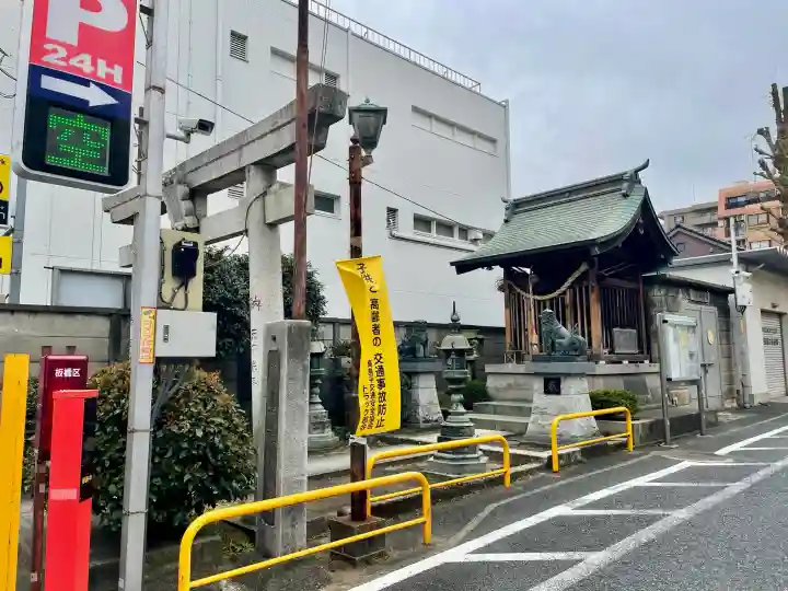 成増氷川神社の{uncategorized: "未分類", other: "その他", undefined: "問題あり", building: "その他建物", grave: "お墓", sacred_gate: "鳥居", guardian: "狛犬", statue: "像", buddha: "仏像", history: "歴史", nature: "自然", garden: "庭園", animal: "動物", pagoda: "塔", temizu: "手水舎", mountain_gate: "山門・神門", sanctuary: "本殿・本堂", subordinate: "末社・摂社", art: "芸術", scenery: "景色", jizo: "地蔵", ema: "絵馬", goshuin: "御朱印", omikuji: "おみくじ", items: "授与品その他", amulet: "お守り", goshuincho: "御朱印帳", eats: "食事", festival: "お祭り", votive_dance: "神楽", shichigosan: "七五三参", wedding: "結婚式", experience: "体験その他", initially: "初詣", around: "周辺", anti_infection: "感染症対策"}