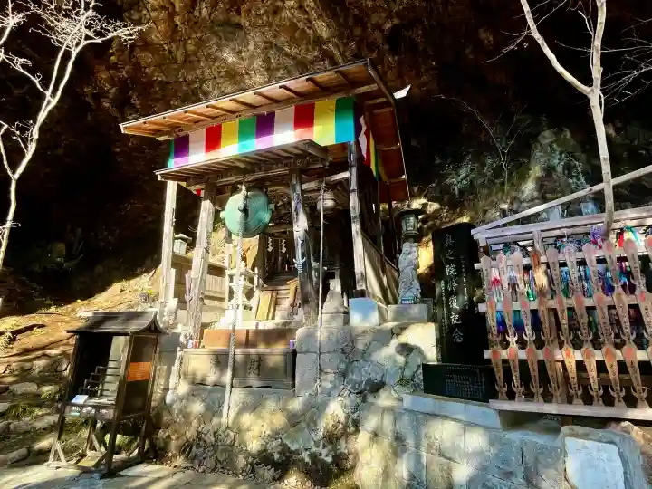 徳善院明王密寺の{uncategorized: "未分類", other: "その他", undefined: "問題あり", building: "その他建物", grave: "お墓", sacred_gate: "鳥居", guardian: "狛犬", statue: "像", buddha: "仏像", history: "歴史", nature: "自然", garden: "庭園", animal: "動物", pagoda: "塔", temizu: "手水舎", mountain_gate: "山門・神門", sanctuary: "本殿・本堂", subordinate: "末社・摂社", art: "芸術", scenery: "景色", jizo: "地蔵", ema: "絵馬", goshuin: "御朱印", omikuji: "おみくじ", items: "授与品その他", amulet: "お守り", goshuincho: "御朱印帳", eats: "食事", festival: "お祭り", votive_dance: "神楽", shichigosan: "七五三参", wedding: "結婚式", experience: "体験その他", initially: "初詣", around: "周辺", anti_infection: "感染症対策"}