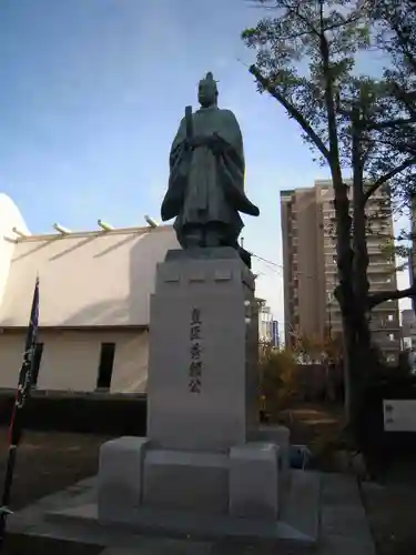 玉造稲荷神社の像