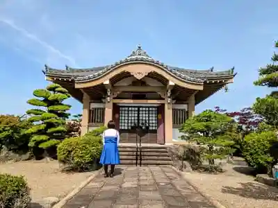 隣松寺の本殿