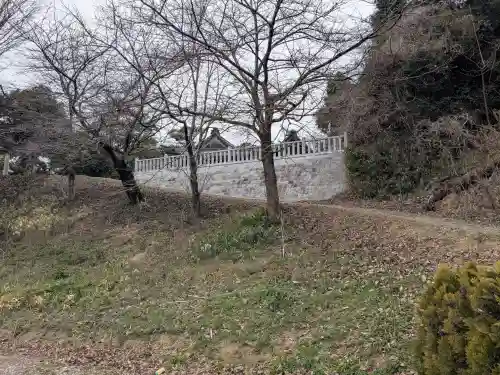 宇賀神社の{uncategorized: "未分類", other: "その他", undefined: "問題あり", building: "その他建物", grave: "お墓", sacred_gate: "鳥居", guardian: "狛犬", statue: "像", buddha: "仏像", history: "歴史", nature: "自然", garden: "庭園", animal: "動物", pagoda: "塔", temizu: "手水舎", mountain_gate: "山門・神門", sanctuary: "本殿・本堂", subordinate: "末社・摂社", art: "芸術", scenery: "景色", jizo: "地蔵", ema: "絵馬", goshuin: "御朱印", omikuji: "おみくじ", items: "授与品その他", amulet: "お守り", goshuincho: "御朱印帳", eats: "食事", festival: "お祭り", votive_dance: "神楽", shichigosan: "七五三参", wedding: "結婚式", experience: "体験その他", initially: "初詣", around: "周辺", anti_infection: "感染症対策"}
