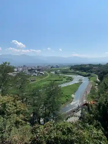 差出磯大嶽山神社 仕事と健康と厄よけの神さまの景色