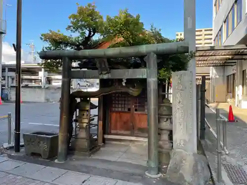 開運出世稲荷神社の鳥居