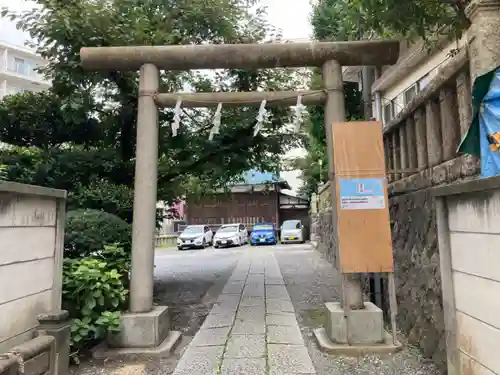 諏訪神社の鳥居