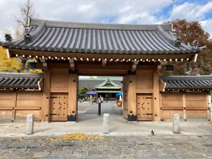 西新井大師総持寺の山門・神門